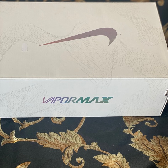 Women’s Nike AirVaporMax flynits - Picture 8 of 8